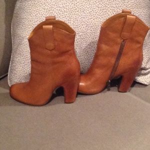 Kork-Ease cute leather boots!🤗💋👢❤️